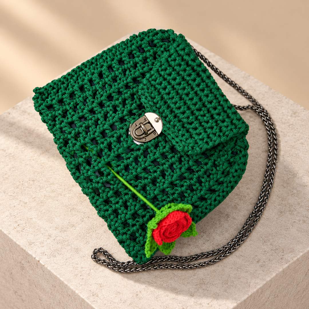 شنطة كروشيه خضراء بوردة حمراء (2)