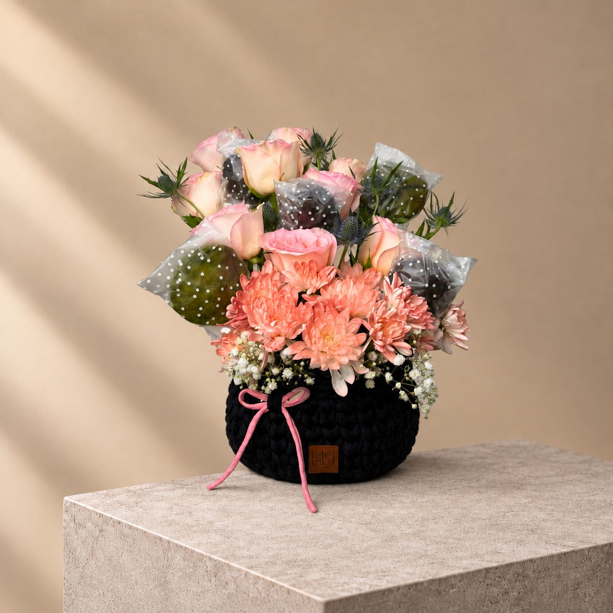 Attention Vase with 5 Cookies (2)