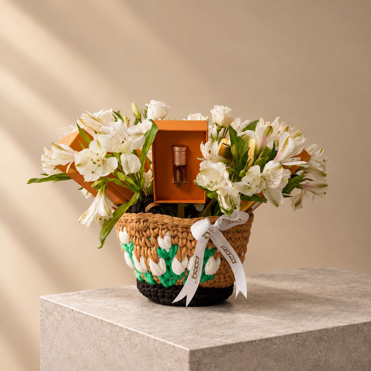 سلة كروشيه مع عطور الدخيل (3)